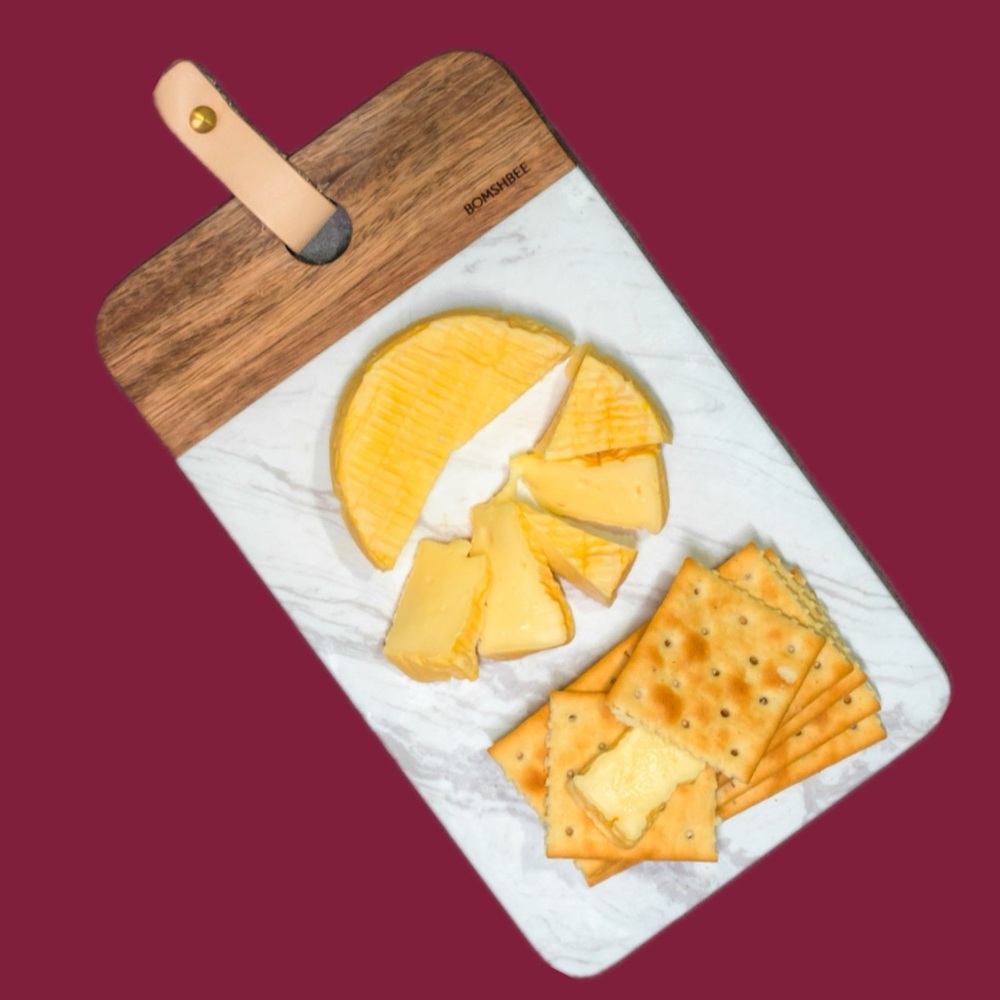 BOMSHBEE POSH MARBLE & ACACIA WOOD SERVING BOARD. (9.”x5.5”x0.5”) New in box